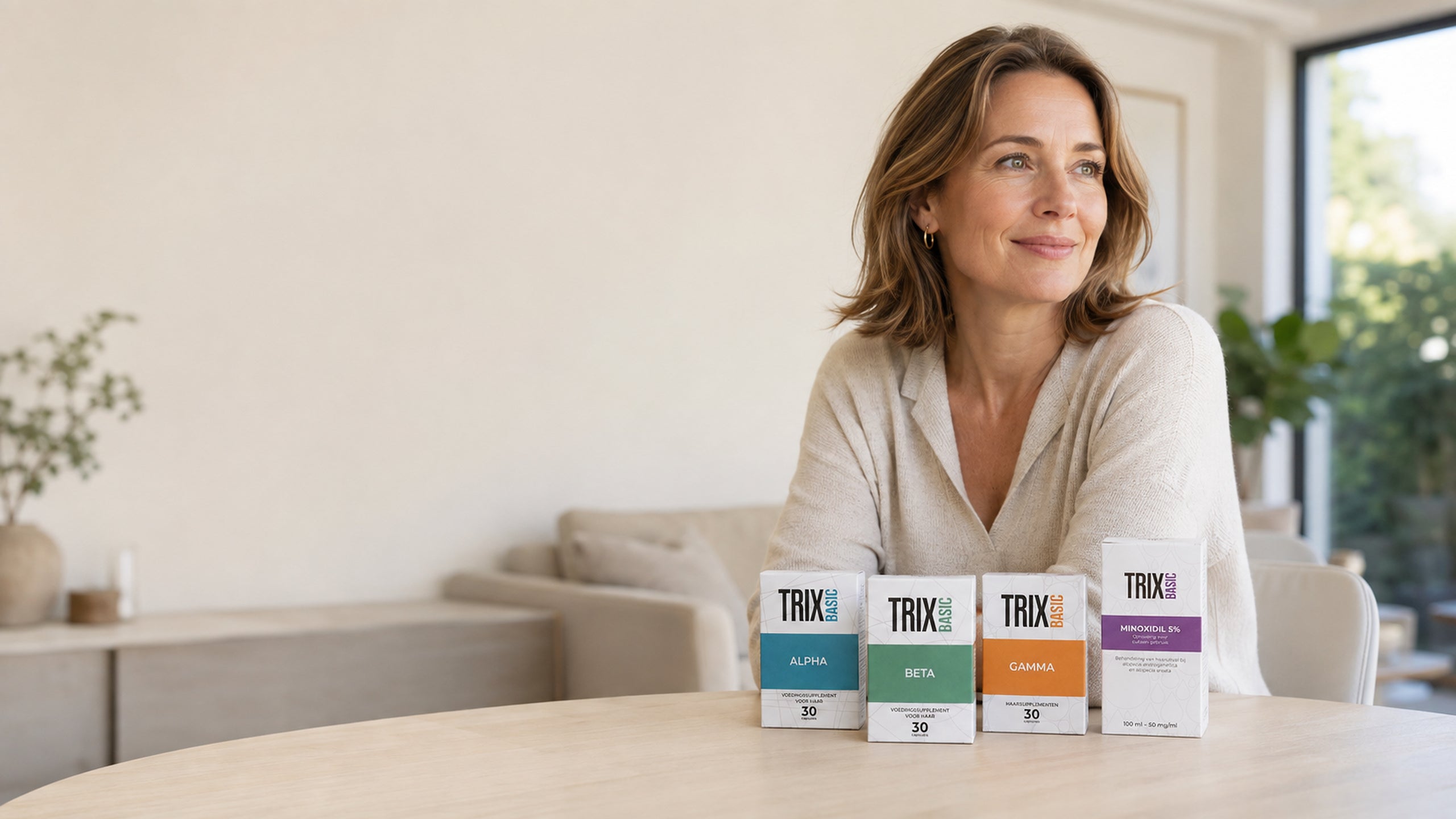 Niederländische Frau mit TRIX Basic Alpha, Beta, Gamma und Minoxidil 5 %.